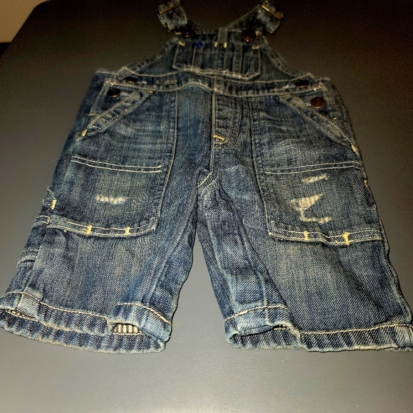 NWOT (0-3 mos) GAP Distressed Overalls - Picture 6 of 13